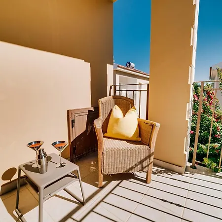 Mara Villa *