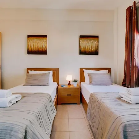Mara Villa *