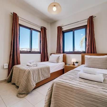 Mara Villa *